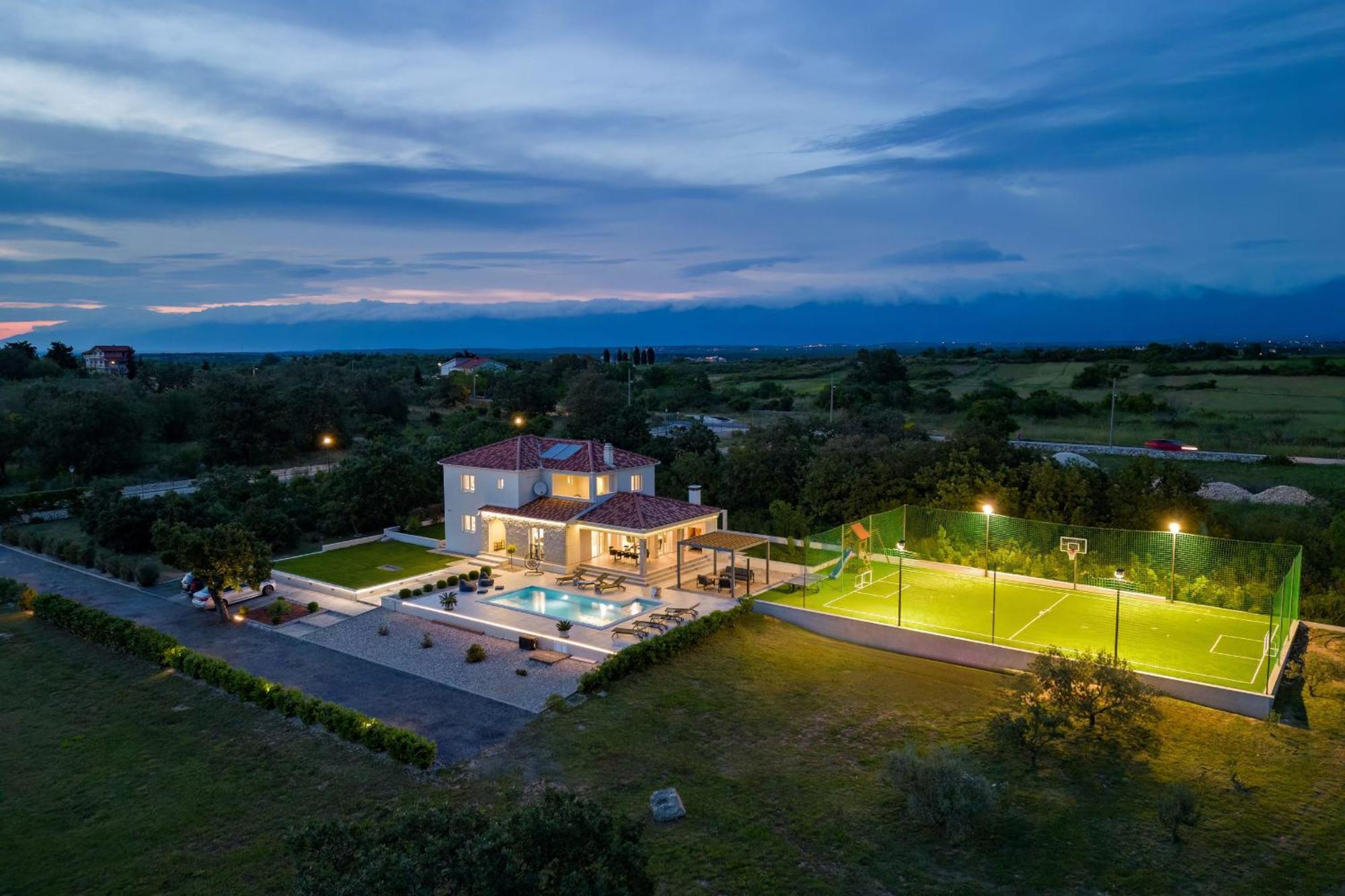 Lumi Zadarvillas *
